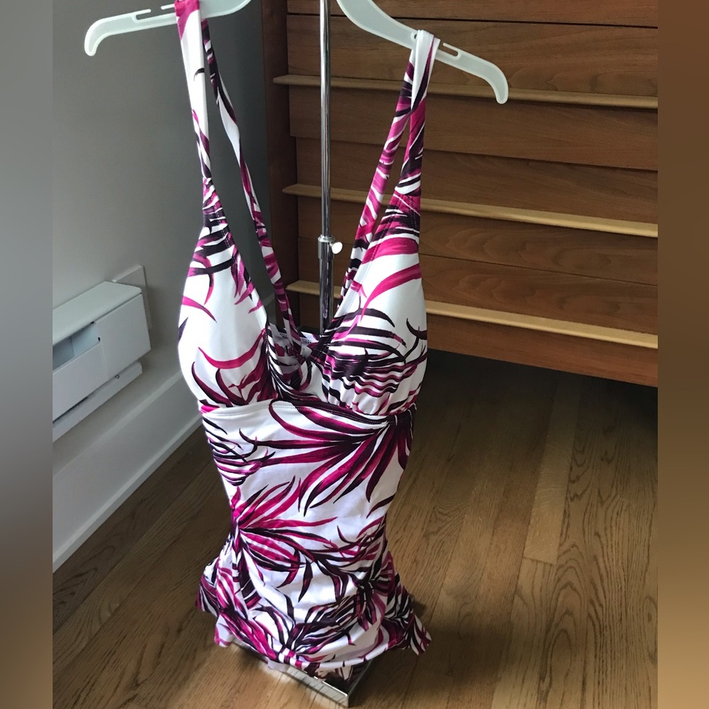 Beautiful one piece Sonnet Shores skirted swimsuit suit NWT
